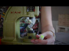 Indlæs og afspil video i gallerivisning DK98 Knapmaskine