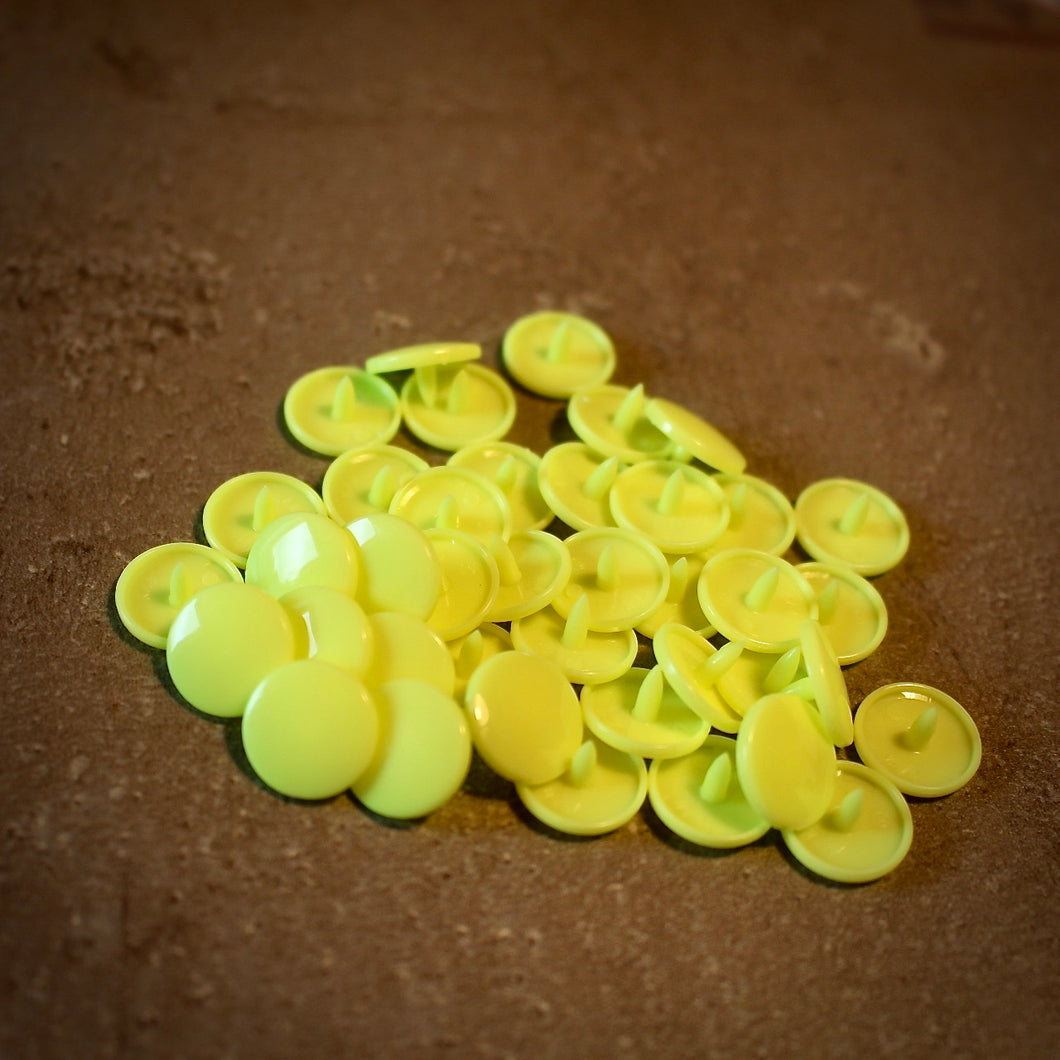B36 - Neongul - Plastikknapper