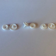 Indlæs billede til gallerivisning B3 - Hvid - Plastikknapper (dobbel)
