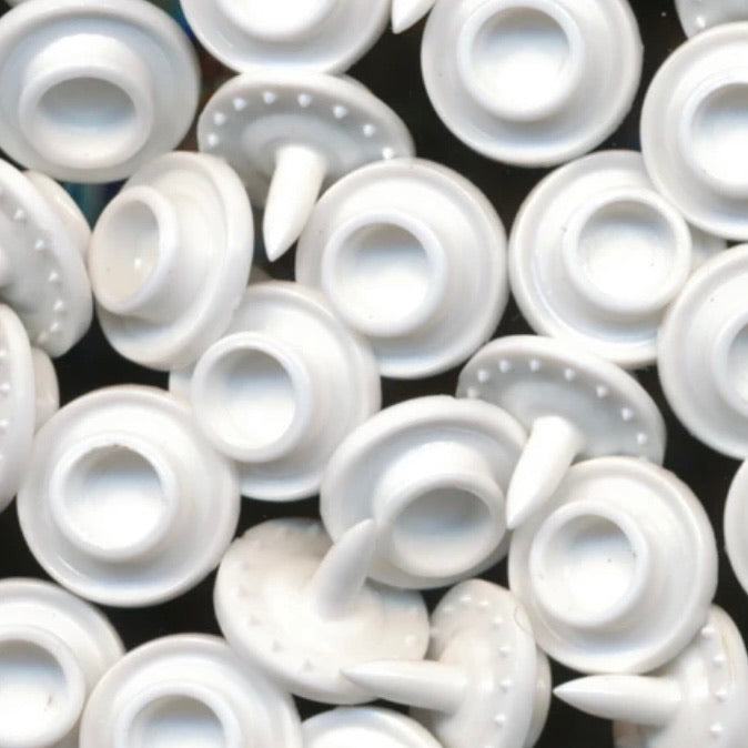 B3 - Hvid - Plastikknapper (dobbel)